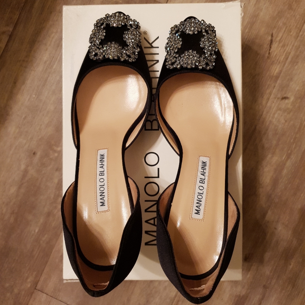 Manolo Blahnik Hangisi d'orsay black satin 37